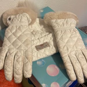Women’s UGG hat and gloves white with brown leather grip